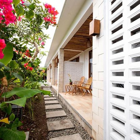 Oyo 1493 Surya Villa Selong Belanak Exterior foto